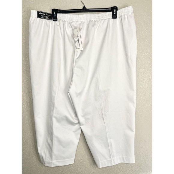 Alfred Dunner NWT White Button Classic Fit Capri Pants Plus Size 24W - Picture 7 of 10